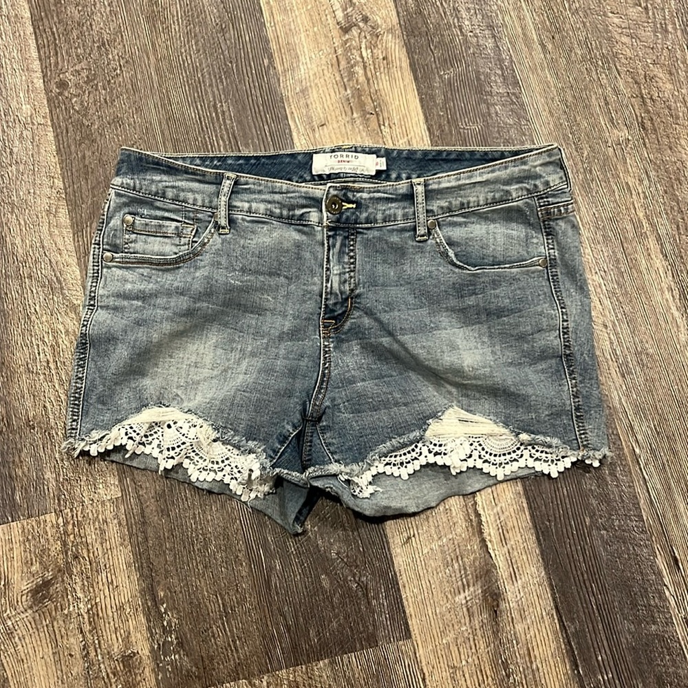 Torrid Denim Lace Trim Distressed Shorts Size 16 Blue Mid Rise